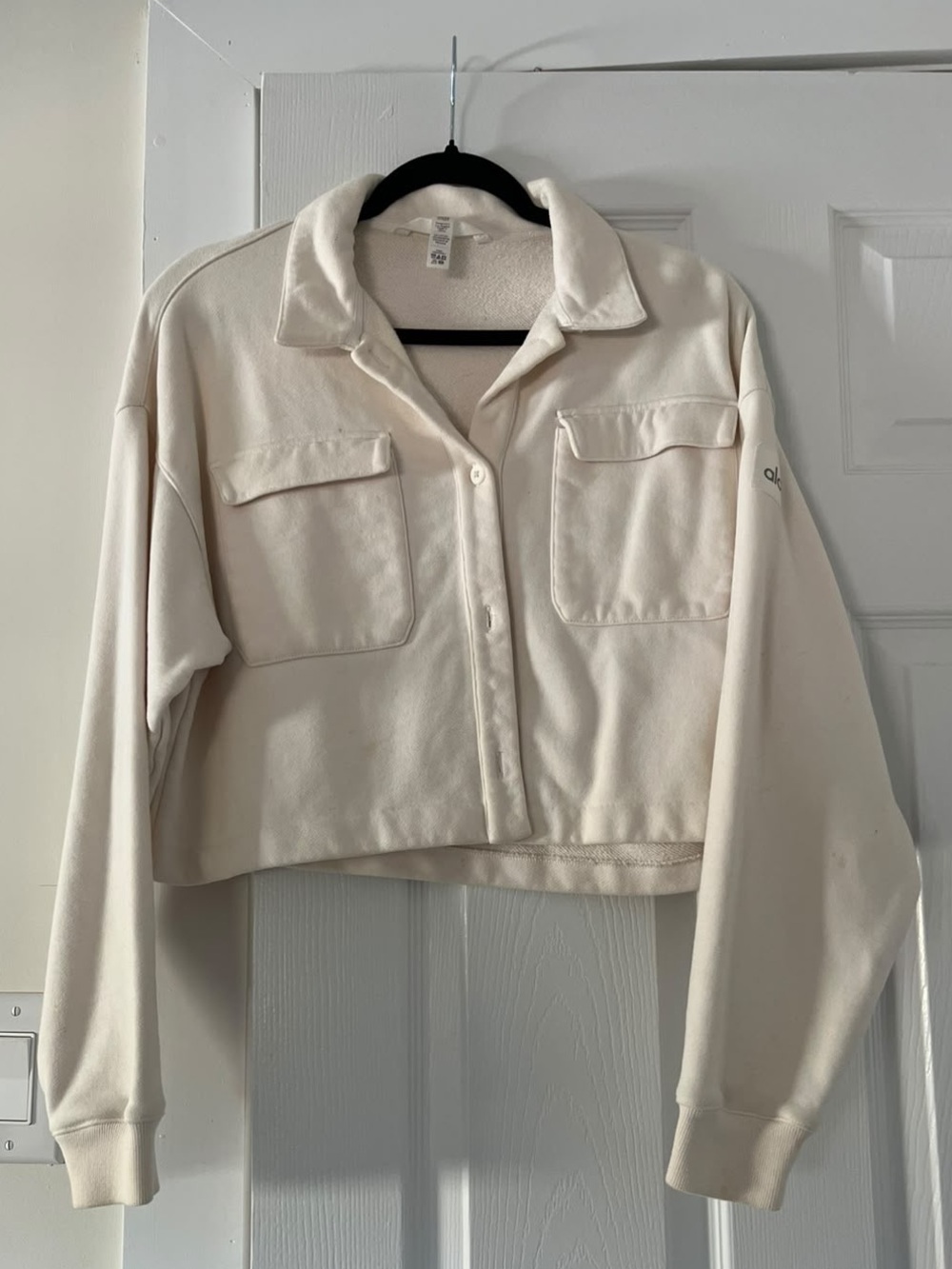 ALO Yoga Cropped Jacket in Cream size XS